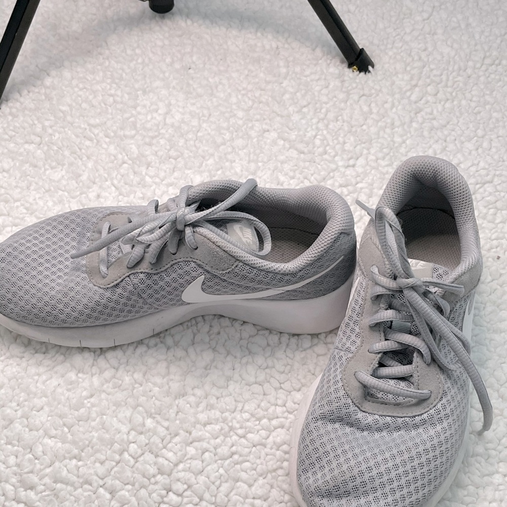 kids grey nike running shoes!
